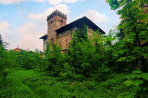 terreno edificabile, agricolo con borgo e castello